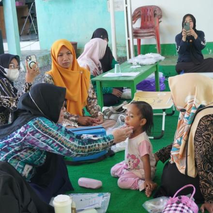 POSYANDU SIKLUS HIDUP TINGKATKAN KESEHATAN WARGA DESA BAWAHAN SEBERANG